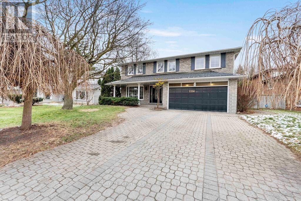 Property Photo:  2250 Kenbard Road West  ON L5B 2E8 