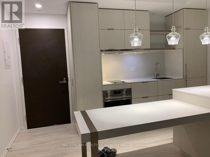 Property Photo: 197 Yonge Street 3213 ON M5B 0C1