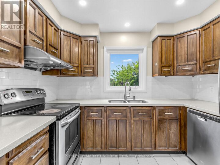 Property Photo:  23 Willowbrook Road  ON L3T 4V7 