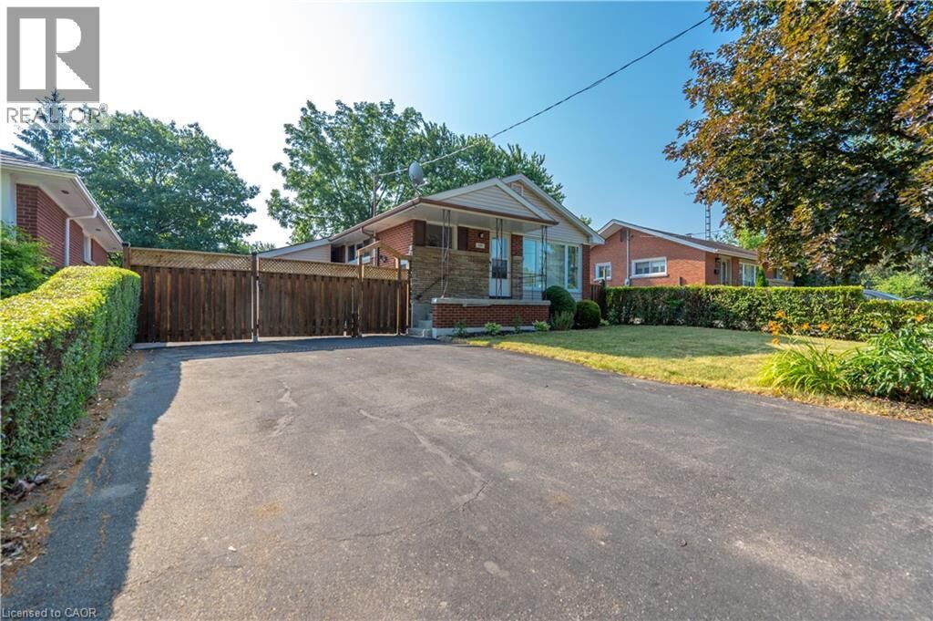 Property Photo:  107 West 33rd Street 1  ON L9C 5H9 