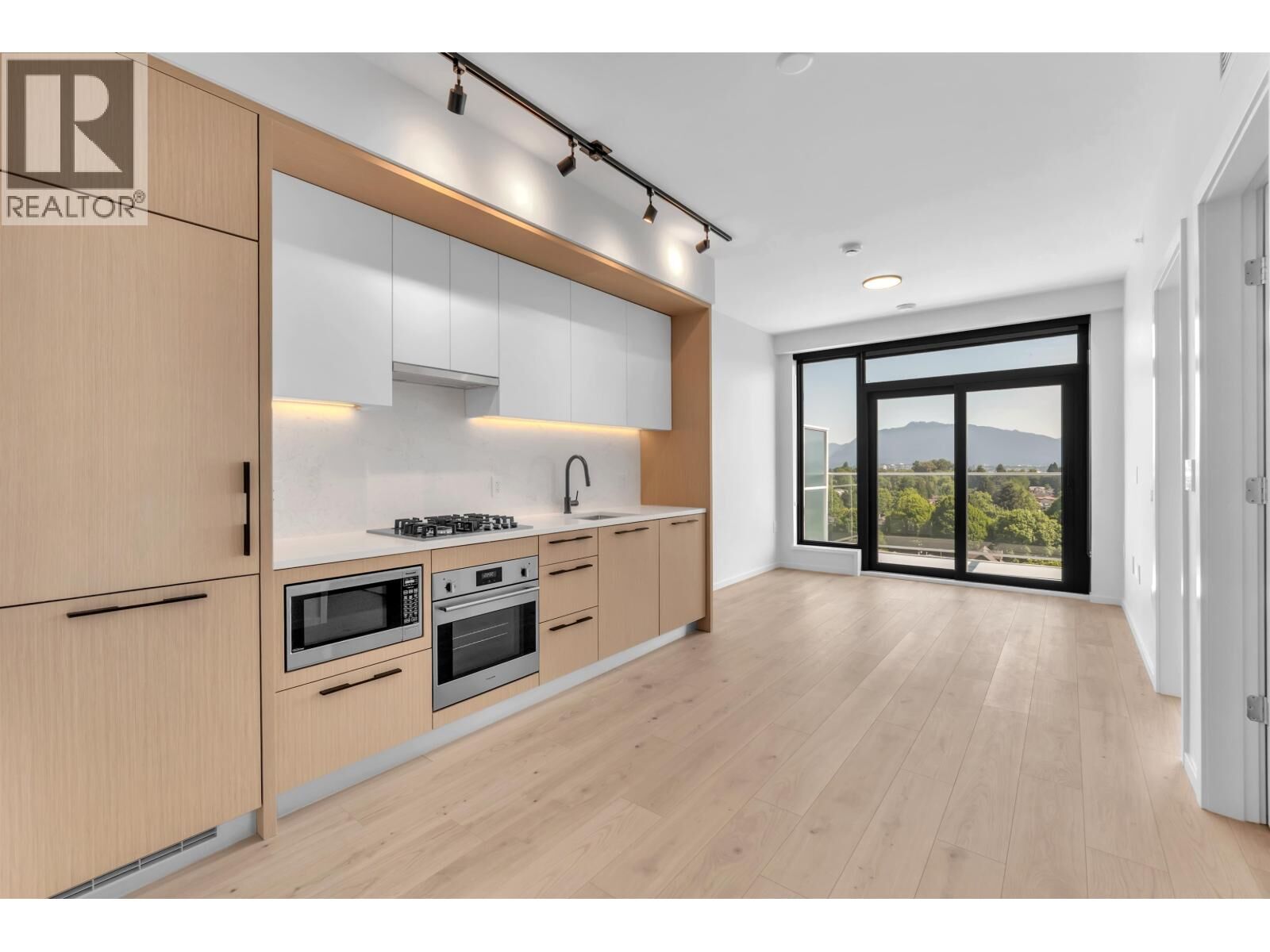 Property Photo:  2729 Kingsway 1005  BC V5R 0M6 