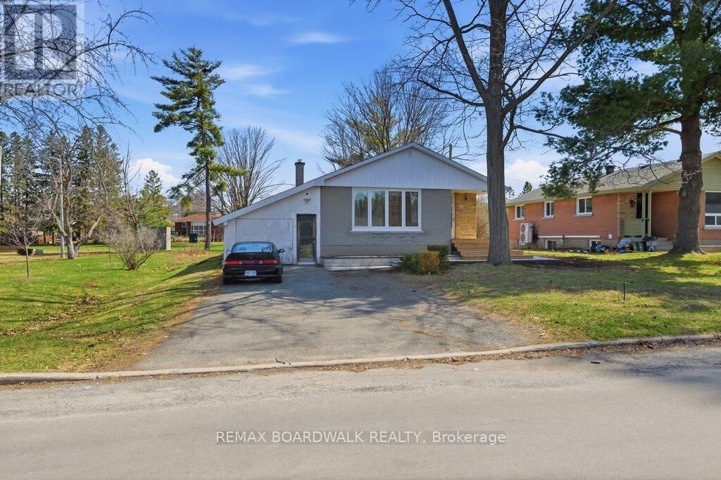 Property Photo: 1279 Adirondack Drive ON K2C 2V7