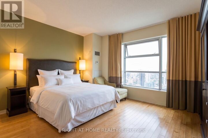 Property Photo:  1 King Street West 4404  ON M5H 1A1 