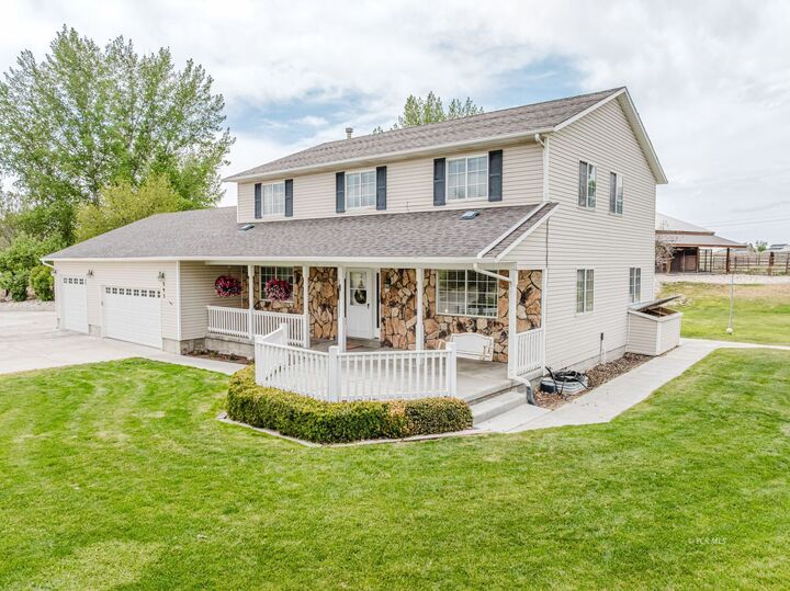 Property Photo:  393 Palace Circle  NV 89815 