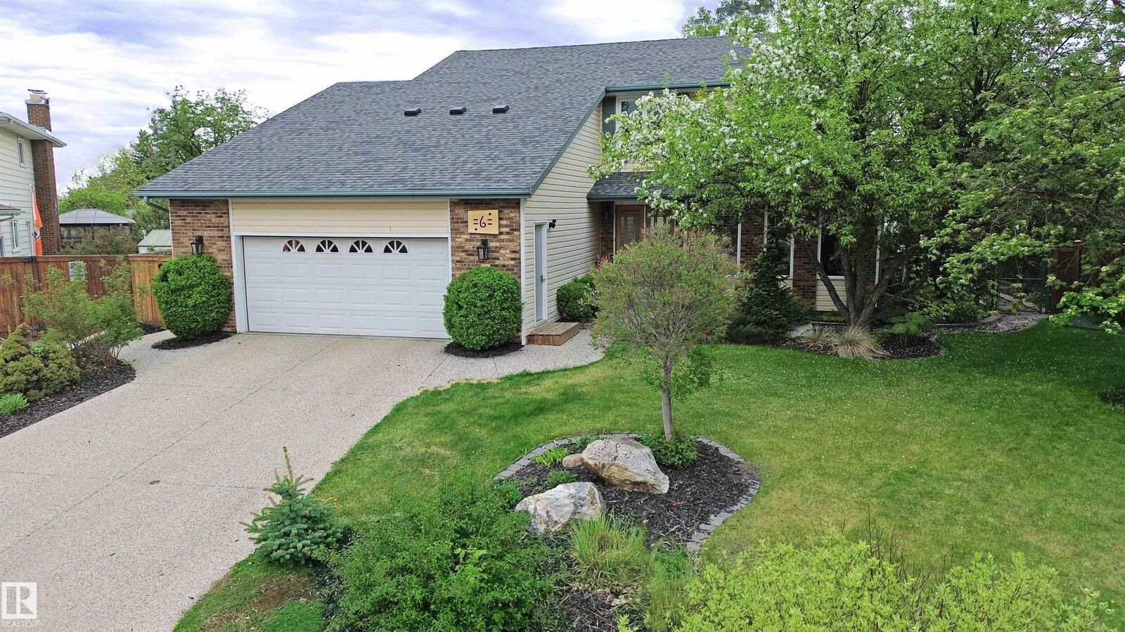 Property Photo: 6 Marlboro Place AB T7X 2P1