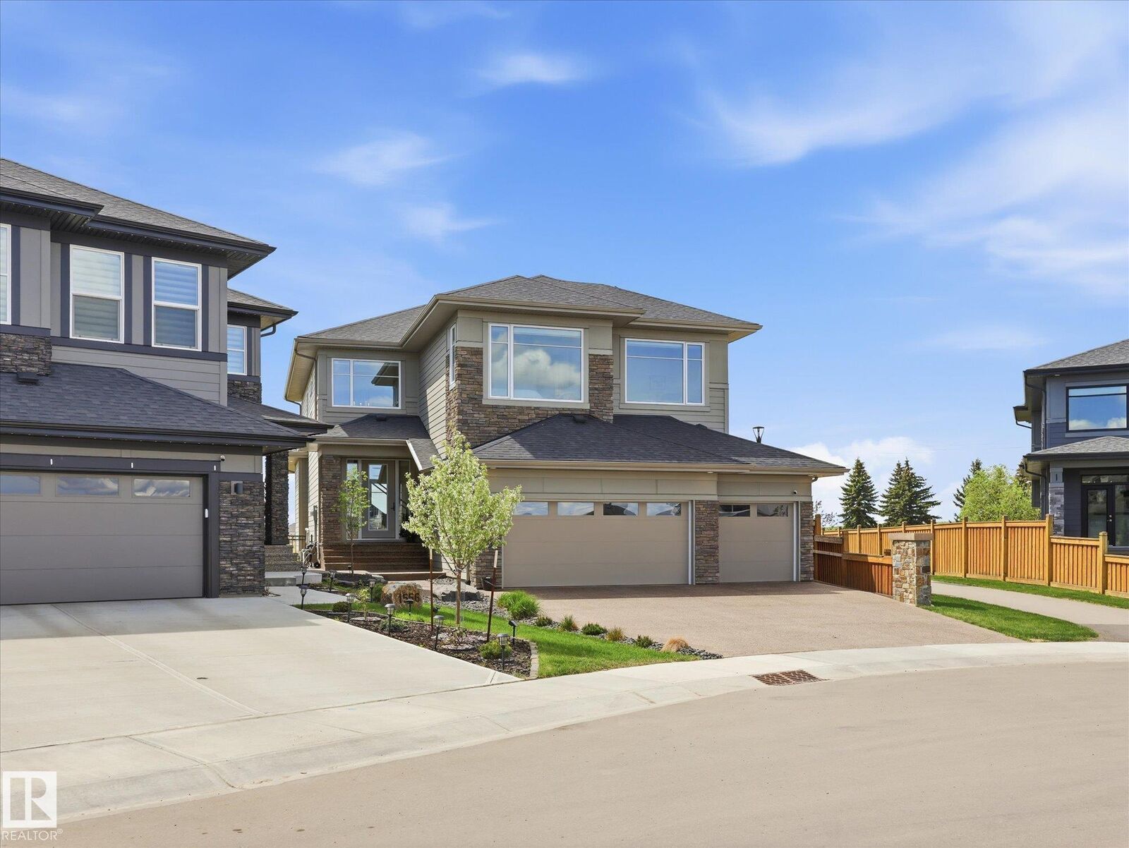 Property Photo:  1558 Howes Place SW  AB T6W 5C1 