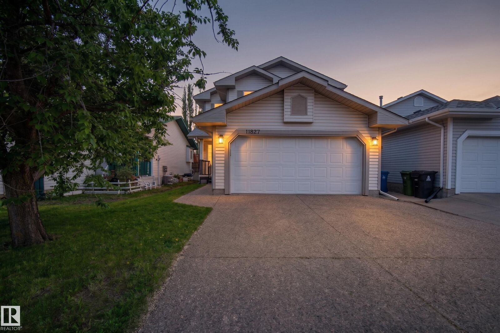 Property Photo: 11827 8 Avenue NW AB T6J 6Z9
