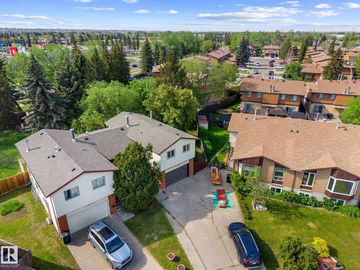 Property Photo:  2832 135 Avenue NW  AB T5A 3S4 
