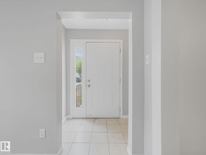 Property Photo:  9911 161 Street NW  AB T5P 3H6 