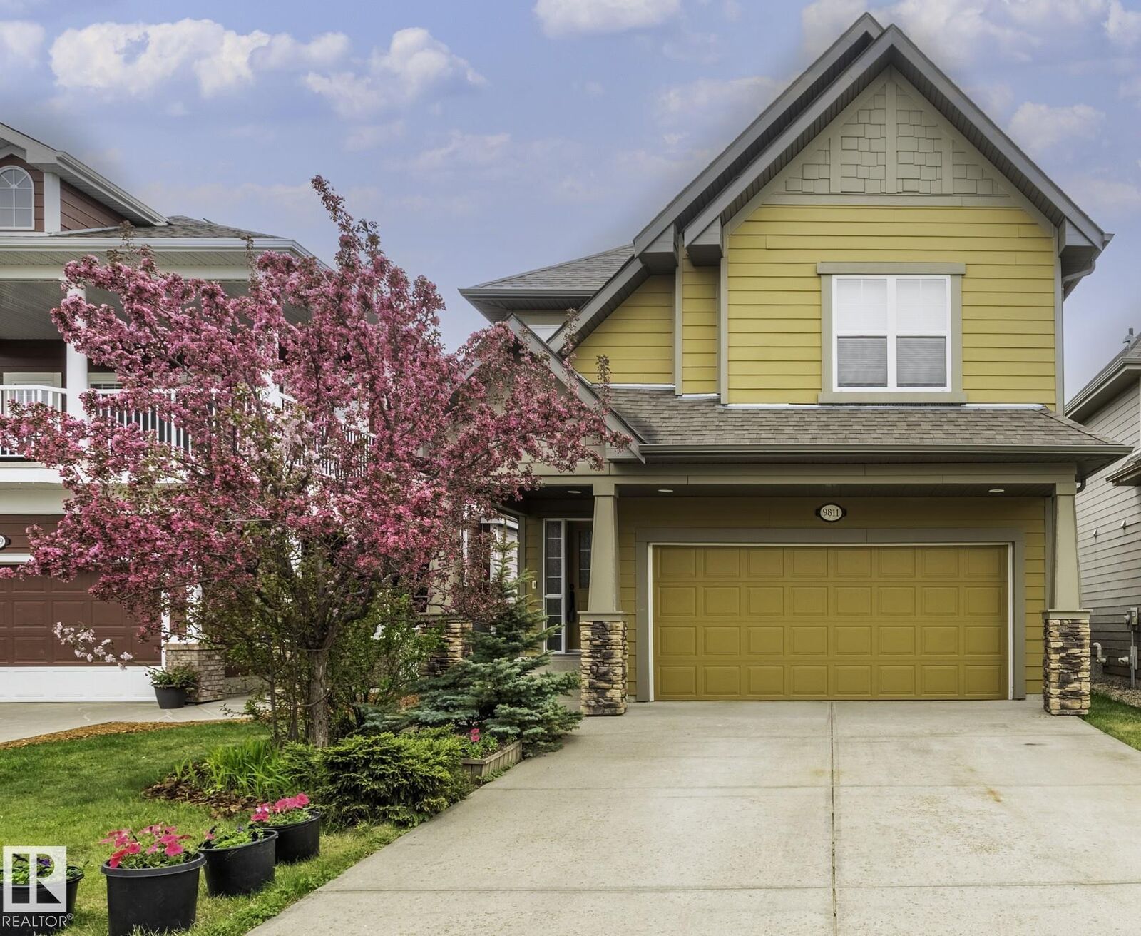 Property Photo: 9811 103 Avenue AB T8R 1R7