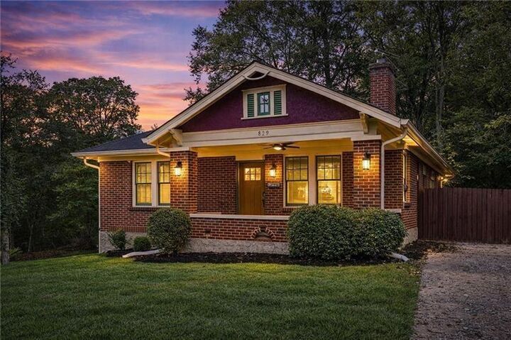 Property Photo:  829 Rose Circle SW  GA 30310 