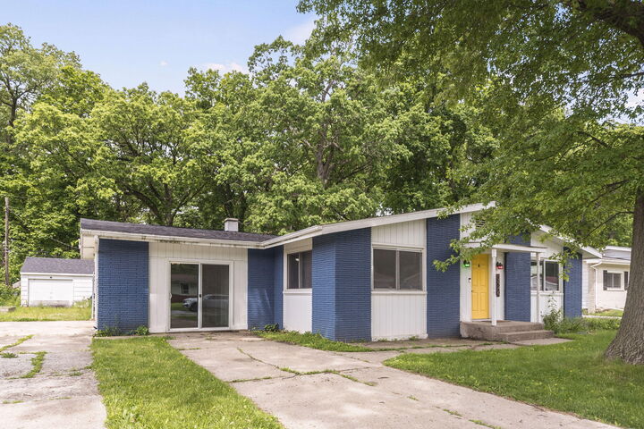 Property Photo:  2940 Elmwood Street  IN 46368 