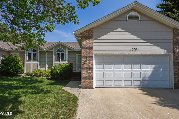 Property Photo:  1028 Mouton Avenue  ND 58503 