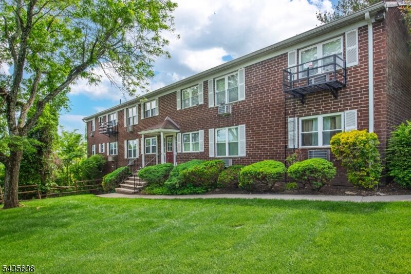 Property Photo:  100 Pierson Miller Drive E4  NJ 07442 