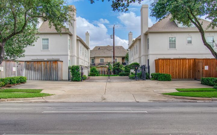 Property Photo: 2214 W Holcombe Boulevard TX 77030