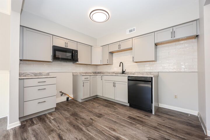 Property Photo:  5511 S Wayne Avenue  IN 46807 