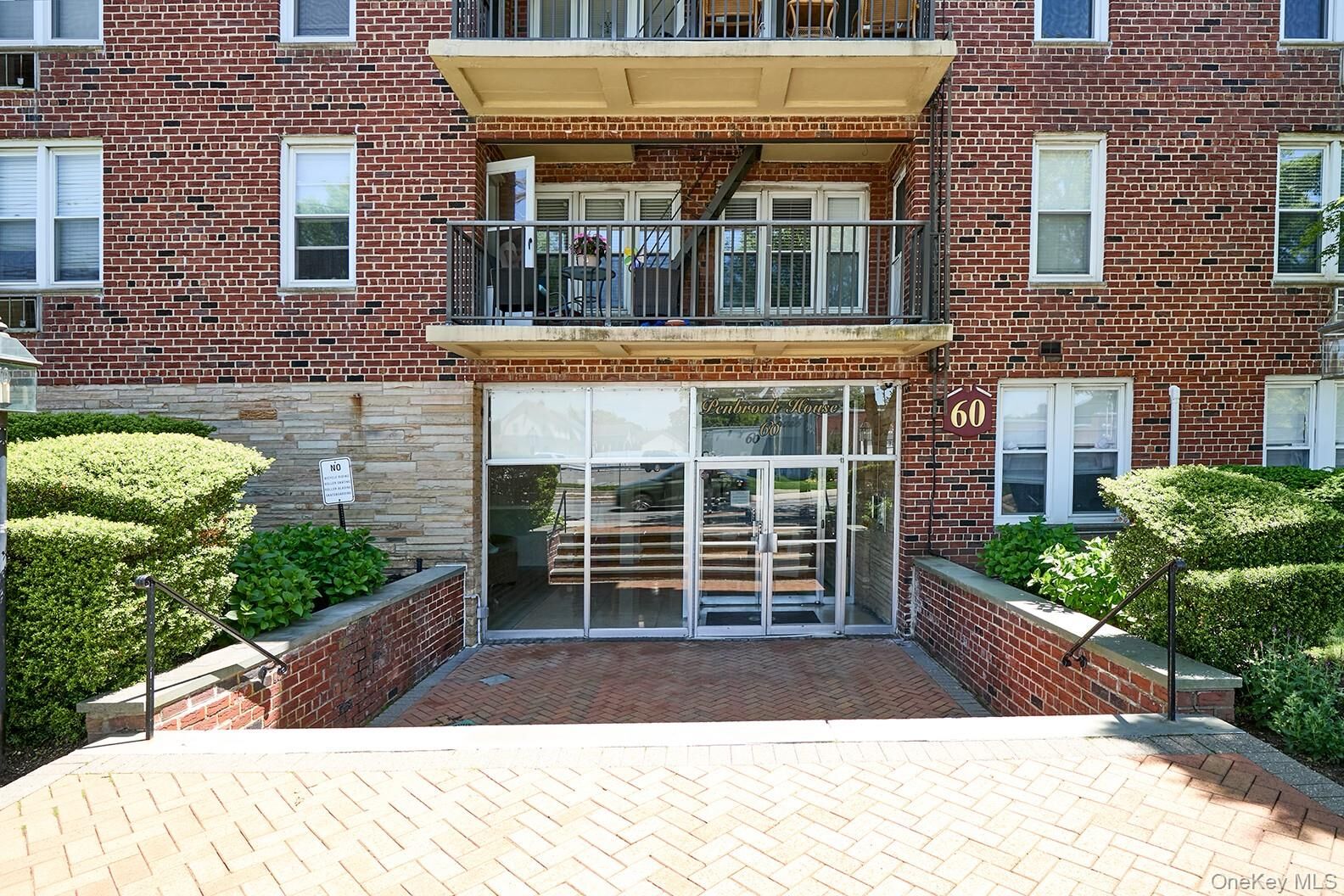 Property Photo:  60 Hempstead Avenue 3P  NY 11563 
