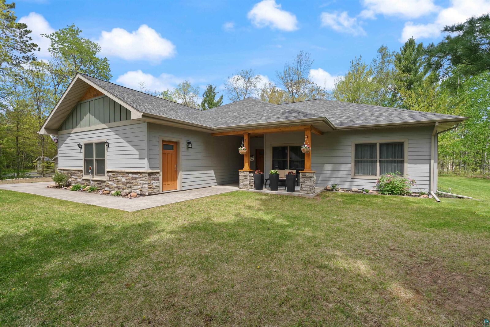 Property Photo:  1105 W Taylor Ave  MN 55720 