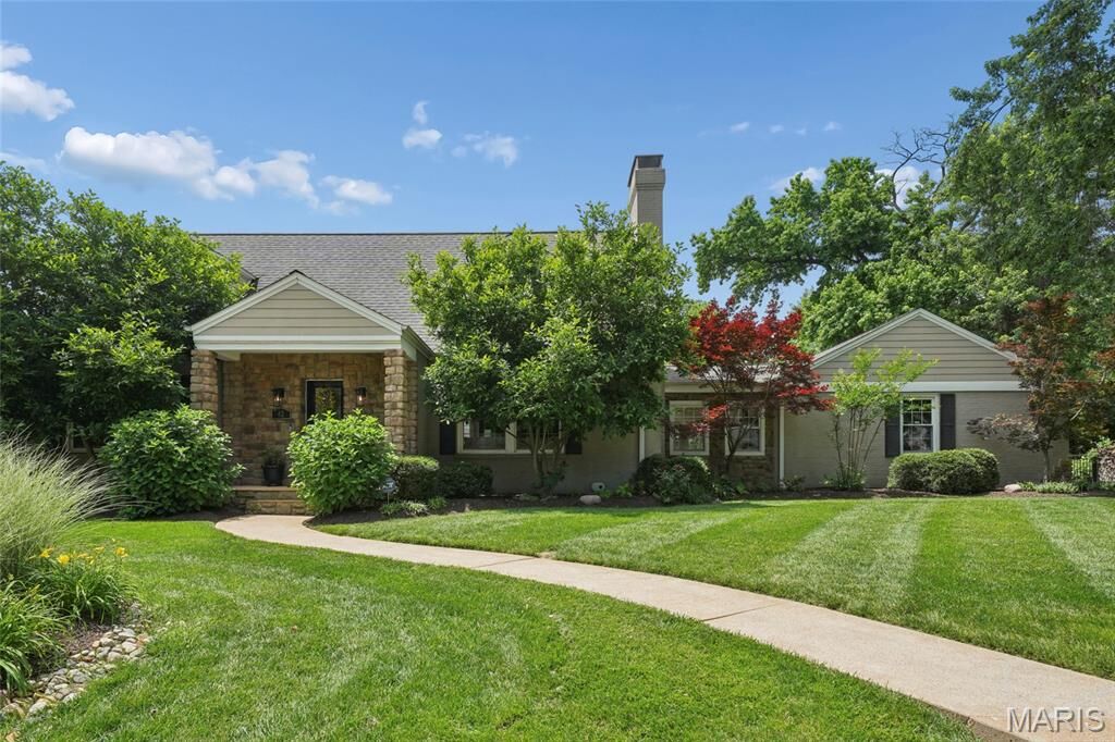 Property Photo:  42 Stoneleigh Towers  MO 63132 
