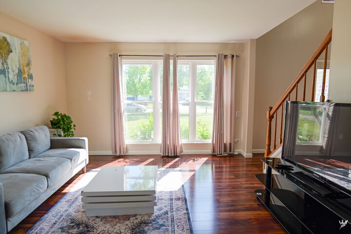 Property Photo:  850 Indian Wells Circle  IL 60123 