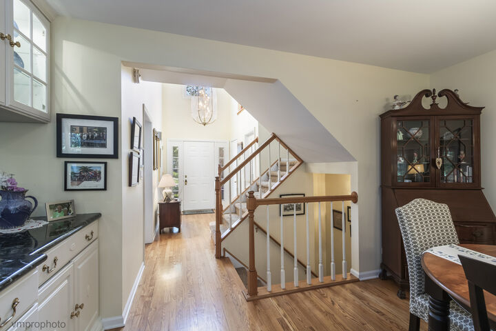 Property Photo:  1916 W Ashbury Lane A  IL 60067 