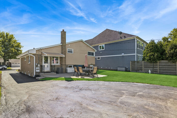 Property Photo:  780 S Mitchell Avenue  IL 60126 