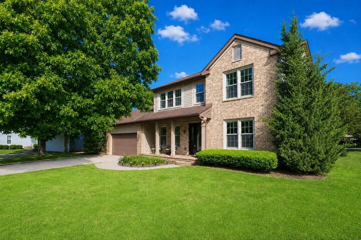Property Photo:  129 N Windsor Circle  IL 60108 
