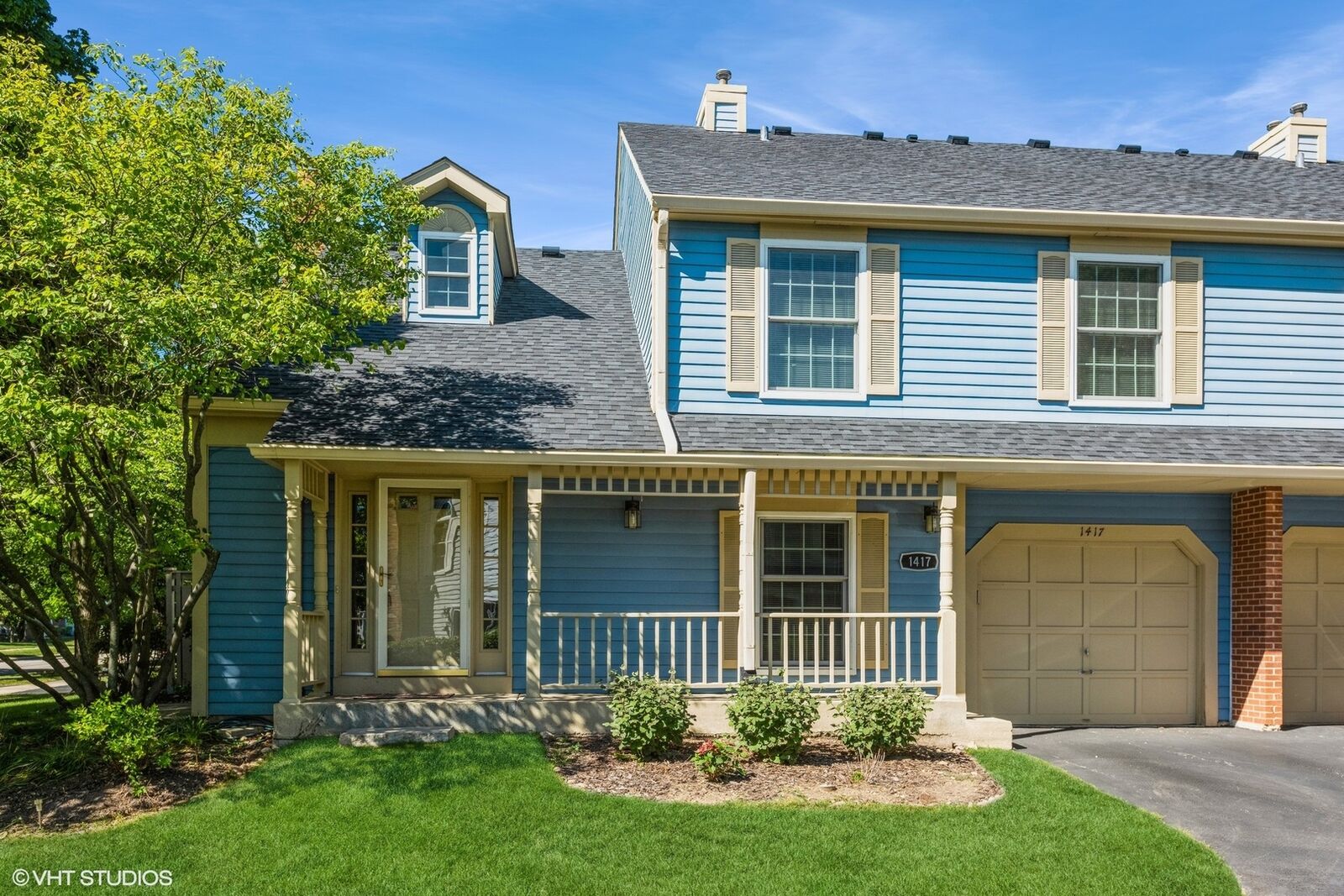 Property Photo: 1417 Queensgreen Circle IL 60563