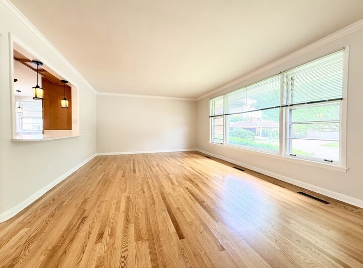Property Photo: 7303 N Kedvale Avenue IL 60712