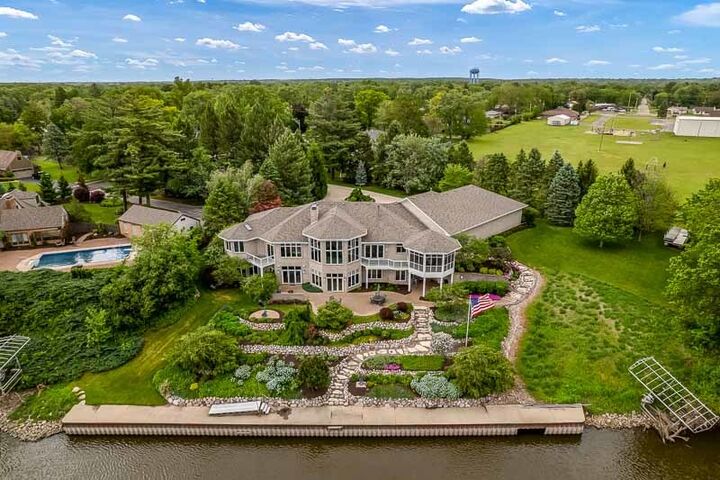 Property Photo:  111 Sycamore Lane  IL 61115 