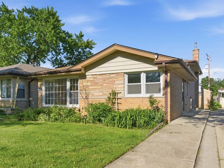 Property Photo:  7506 Kilbourn Avenue  IL 60076 