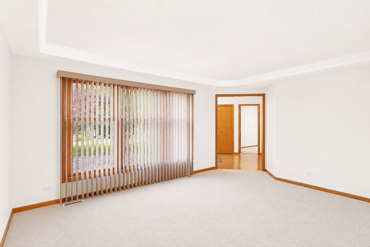 Property Photo:  537 W Comstock Avenue  IL 60126 