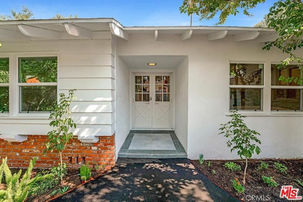 Property Photo: 5628 Ponce Avenue CA 91367