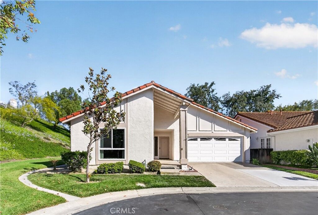 Property Photo:  27706 Calle Valdes  CA 92692 