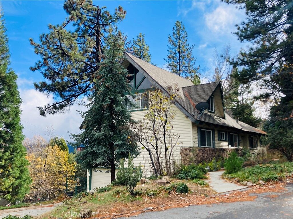 Property Photo:  943 Nadelhorn  CA 92352 
