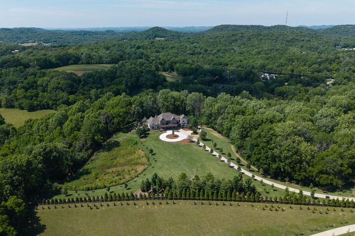Property Photo:  5019 Hilltop Ln  TN 37046 