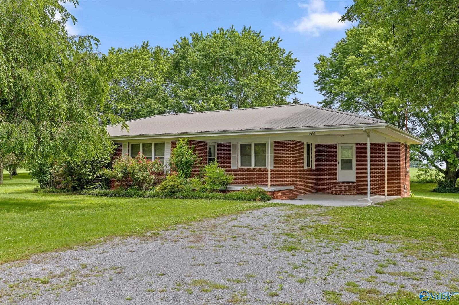 Property Photo:  2061 County Road 126  AL 35978 