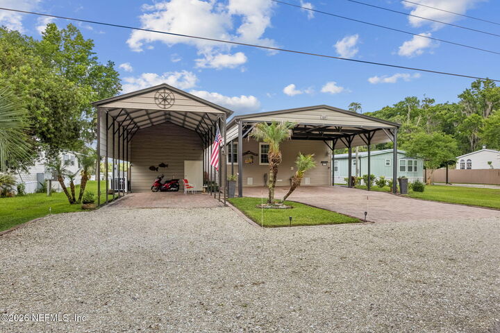 Property Photo: 329 Paradise Circle FL 32189