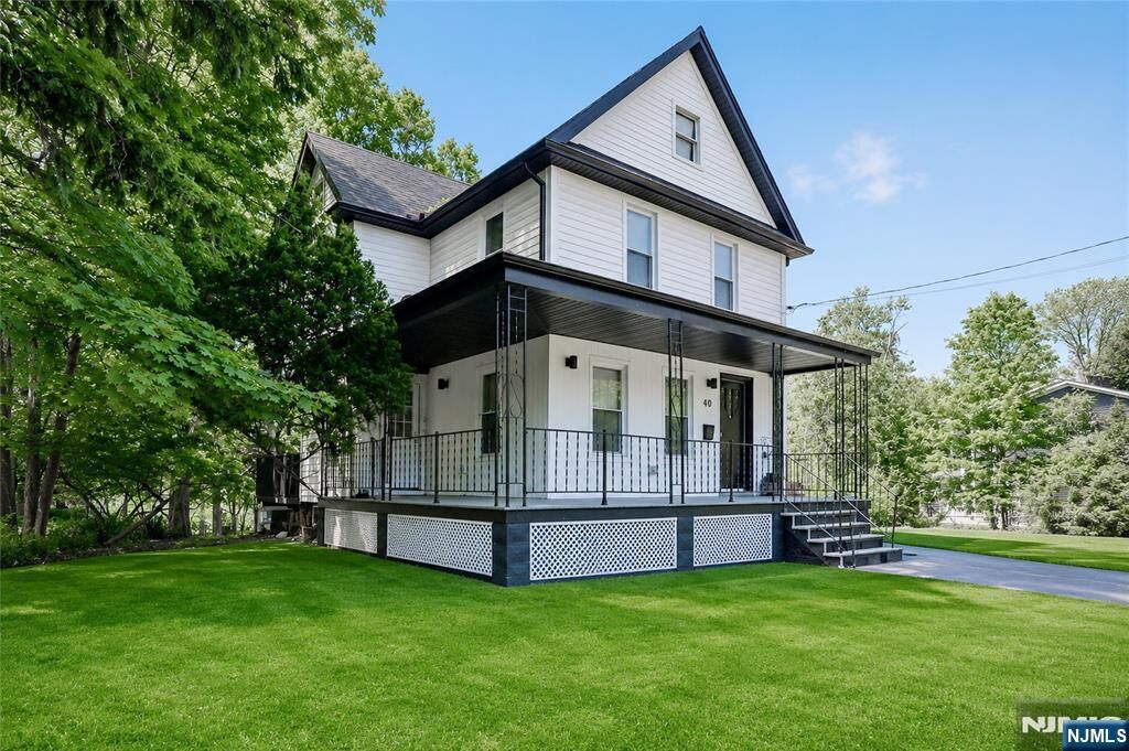 Property Photo:  40 Grant Avenue  NJ 07626 