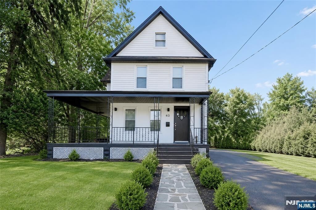 Property Photo:  40 Grant Avenue  NJ 07626 