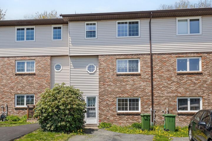 21 Baron Court — photo 1