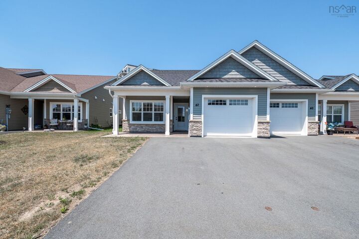 Property Photo: 42 Elizabeth Avenue NS B0N 2T0
