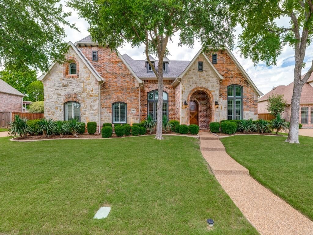 Property Photo: 7406 Waterfall Drive TX 75072