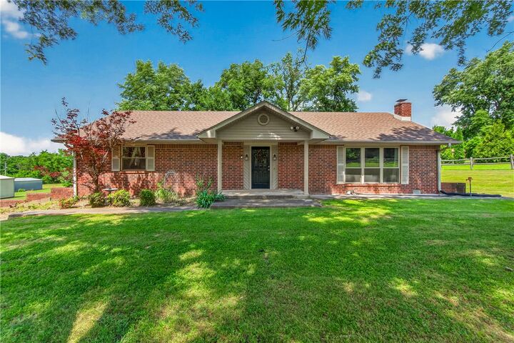 Property Photo:  485 N Elm Street  AR 72762 