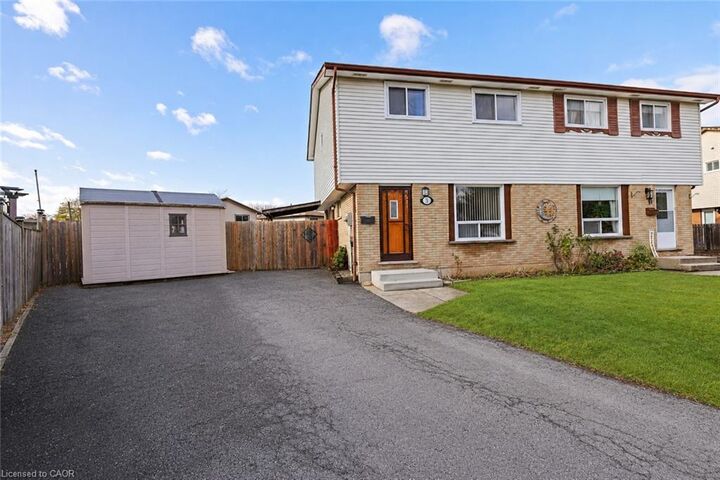 Property Photo:  9 Cleveland Place  ON L8J 1M9 
