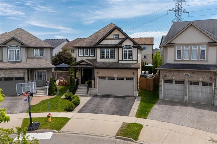 Property Photo:  916 Steepleridge Court  ON N2P 0B4 