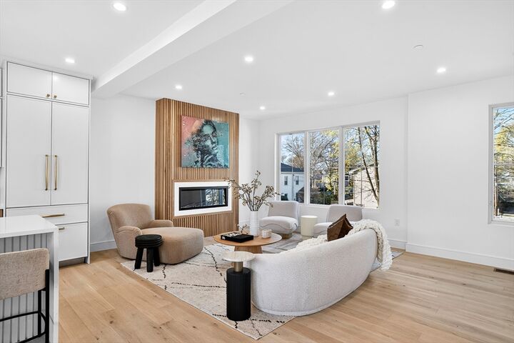 Property Photo:  15 Jewett Pl B  MA 02458 
