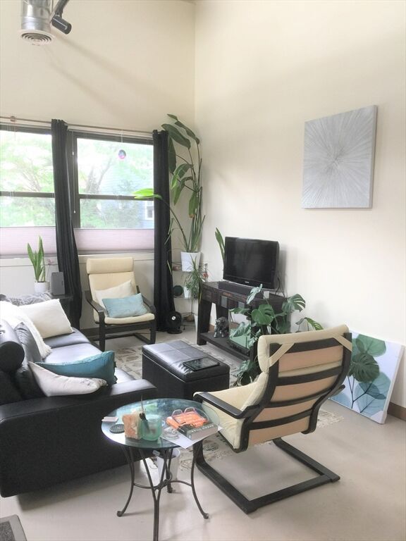 Property Photo: 93 Harvey St 6 MA 02140