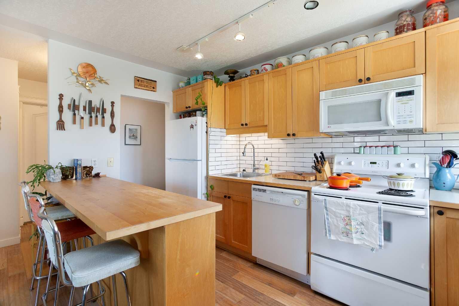 Property Photo:  2515 14A Street SW 405  AB T2T 3X6 