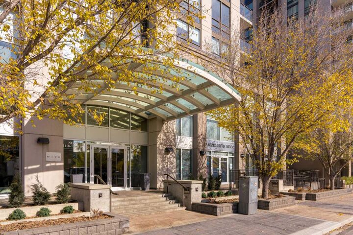 Property Photo:  1118 12 Avenue SW 1008  AB T2R 0P4 